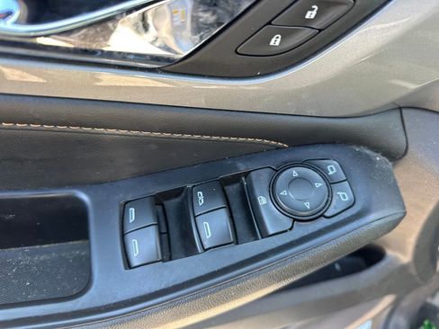 Used 2021 Chevrolet Traverse RS image 9