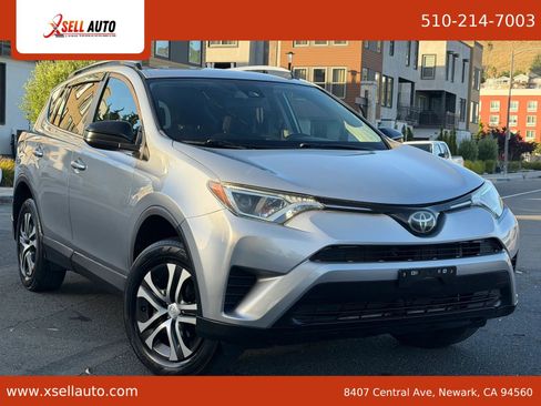 Used 2018 Toyota RAV4 LE w/ All Weather Liner Package FWD image 1
