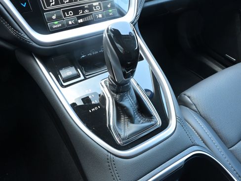Certified 2025 Subaru Outback Limited image 27