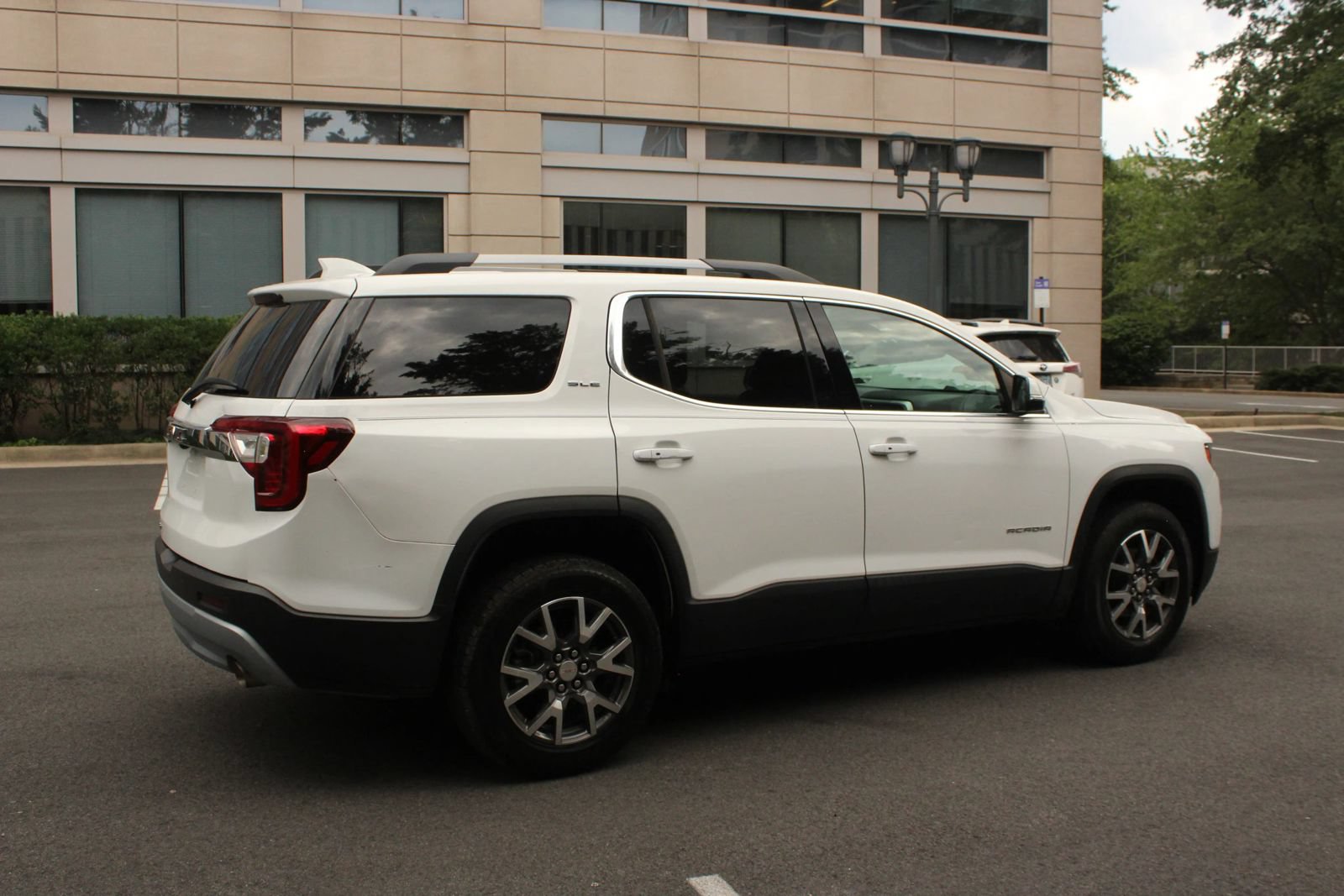 Used 2020 GMC Acadia SLE w/ Driver Convenience Package FWD image 7