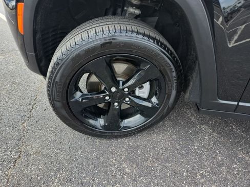 Used 2025 Jeep Grand Cherokee L Limited w/ Black Appearance Package image 10