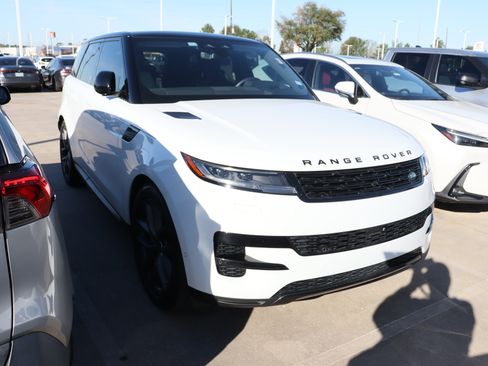 Used 2024 Land Rover Range Rover Sport SE image 2