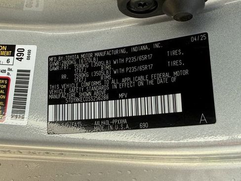 Used 2025 Toyota Sienna XLE FWD image 37