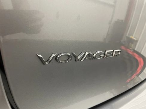 Used 2021 Chrysler Voyager Lxi FWD image 13