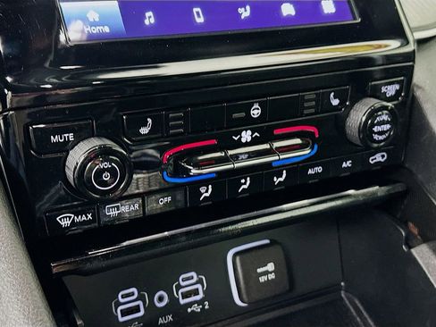 Certified 2024 Jeep Grand Cherokee Laredo w/ Luxury Tech Group I AWD/4WD image 25