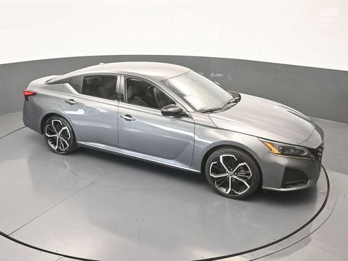 Used 2024 Nissan Altima 2.5 SR FWD image 49