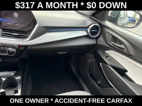 Used 2025 Chevrolet Trax LT FWD image 29