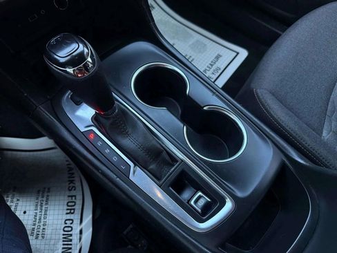 Used 2021 Chevrolet Equinox LT image 23