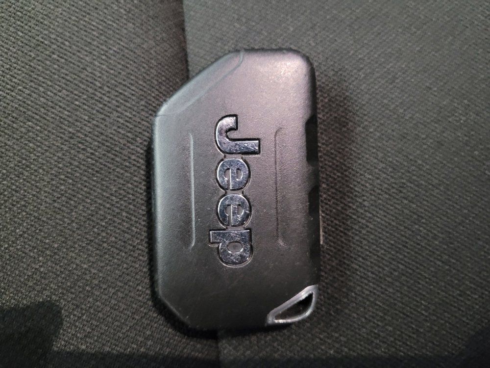 Used 2020 Jeep Wrangler Sport AWD/4WD image 32