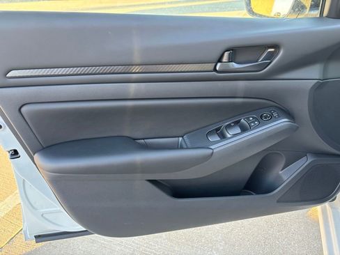 Used 2025 Nissan Altima 2.5 S image 13