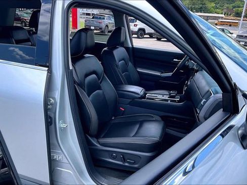 Certified 2025 Nissan Pathfinder SL FWD image 26