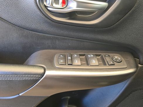 Used 2020 Jeep Cherokee Latitude FWD image 12