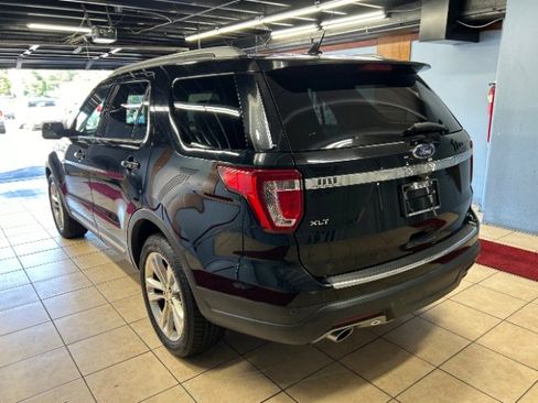 Used 2018 Ford Explorer XLT w/ Equipment Group 202A image 3