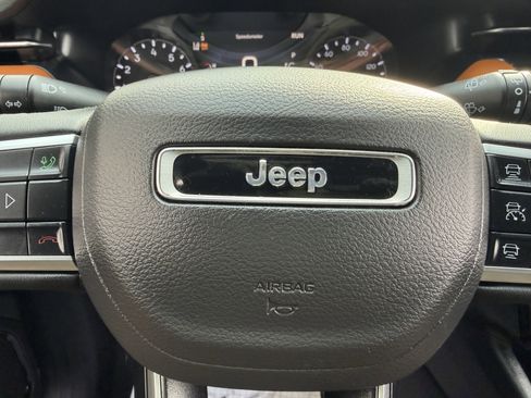 Used 2025 Jeep Compass Limited image 35