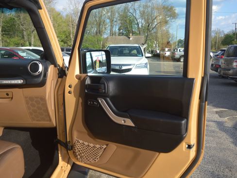 Used 2013 Jeep Wrangler Unlimited Sahara w/ Connectivity Group image 25