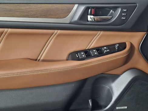 Used 2018 Subaru Outback 3.6R Touring AWD/4WD image 14