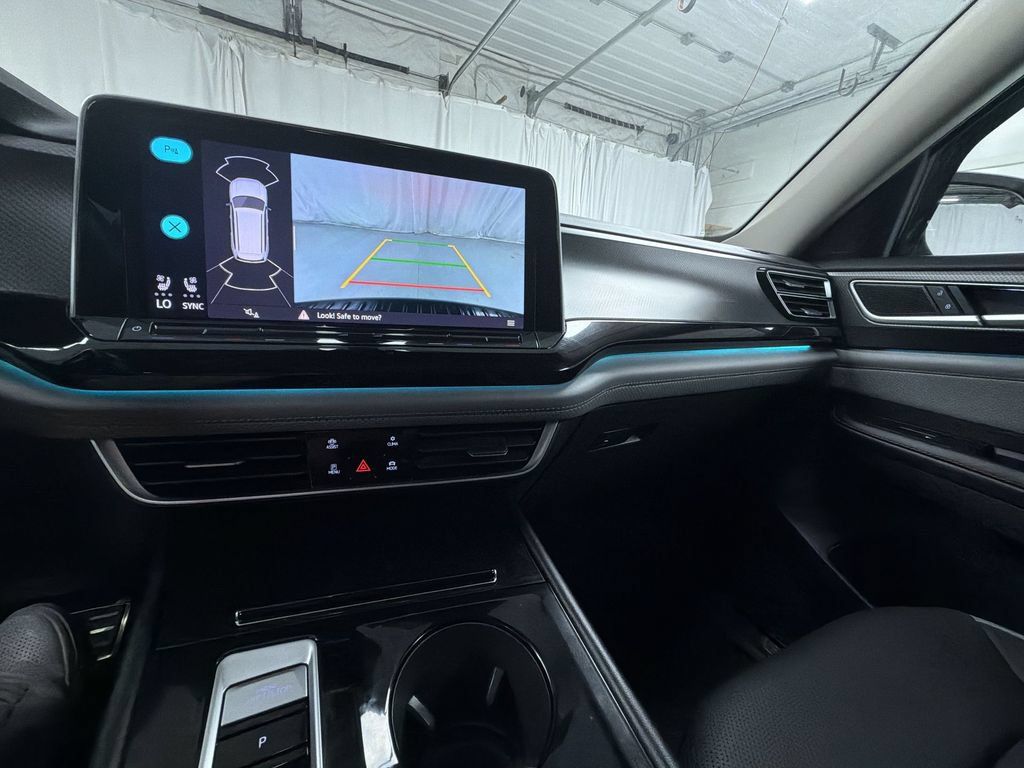 Used 2024 Volkswagen Atlas Peak Edition SE AWD/4WD image 14