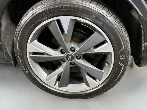Used 2023 Audi Q4 e-tron Prestige AWD/4WD image 31