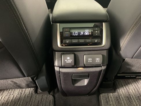 Used 2022 Subaru Ascent Touring AWD/4WD image 32