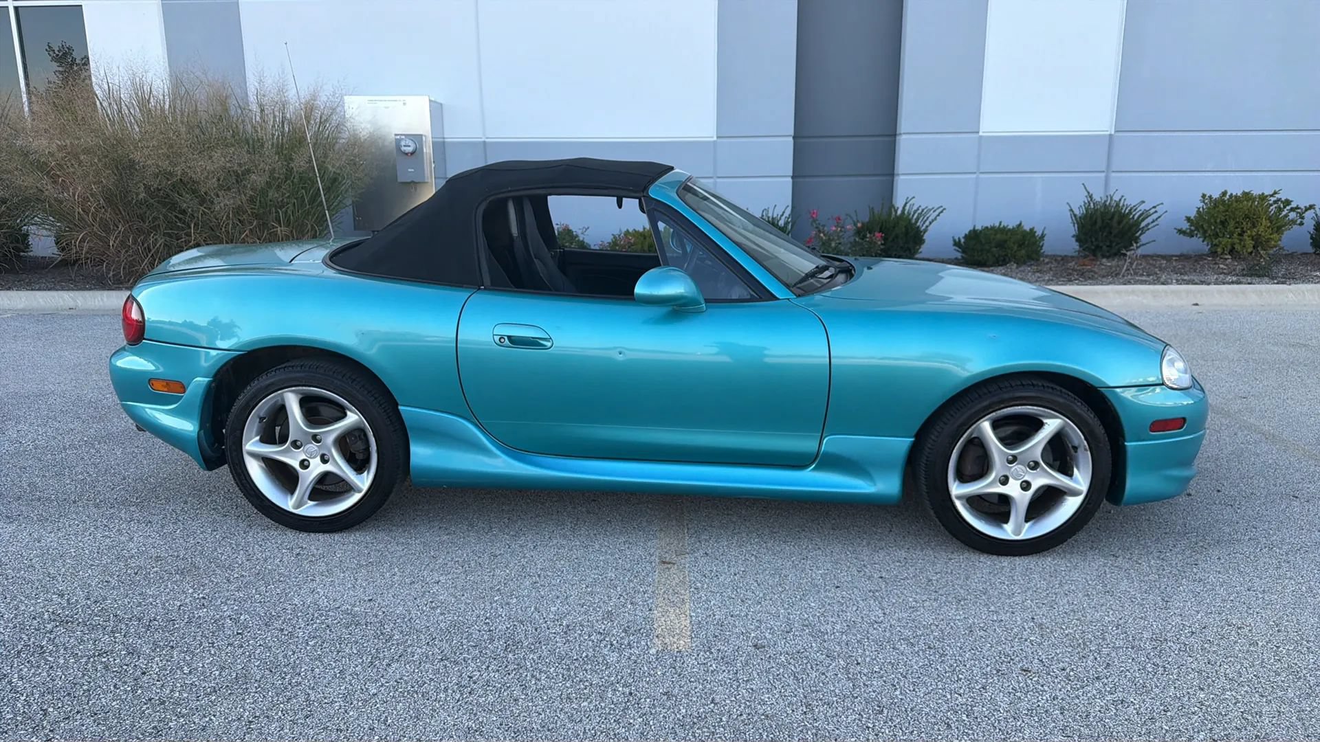 Used 2003 MAZDA MX-5 Miata LS RWD image 4