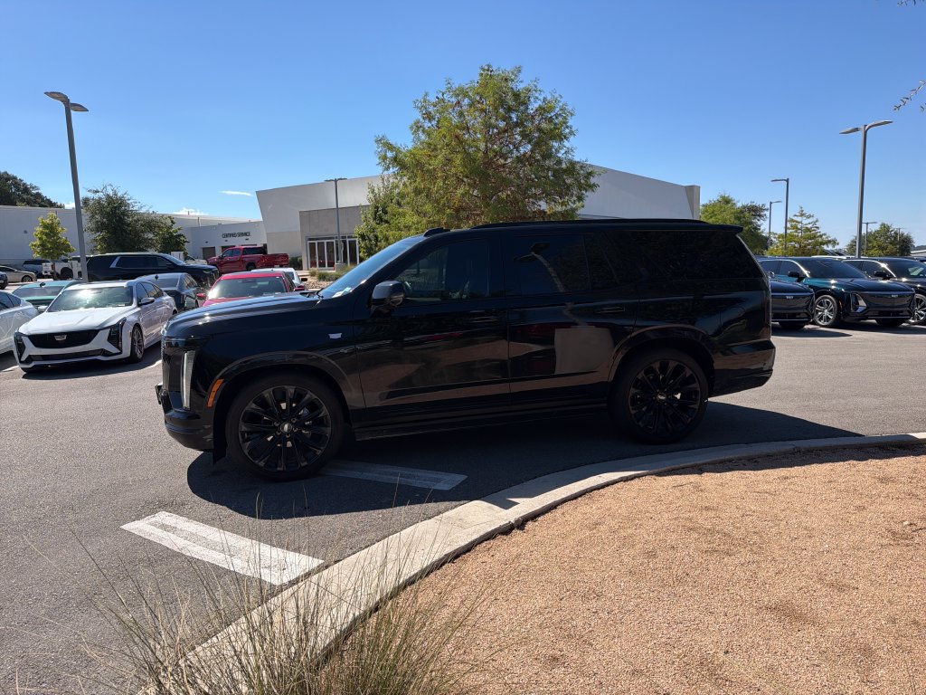 Used 2026 Cadillac Escalade Platinum Sport w/ LPO, ONYX Package AWD/4WD image 4