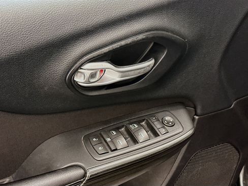 Used 2016 Jeep Cherokee Latitude AWD/4WD image 15
