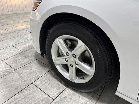 Used 2022 Chevrolet Malibu LS image 34