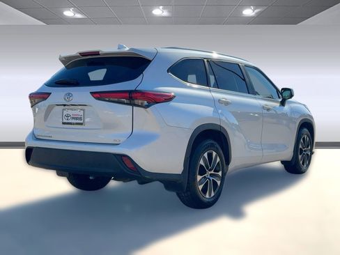 Used 2023 Toyota Highlander XLE image 8