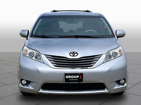 Used 2013 Toyota Sienna XLE FWD image 4