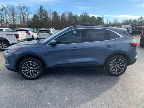 New 2026 Ford Escape SE w/ PHEV Premium Package FWD image 5