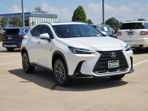 Certified 2025 Lexus NX 250 FWD w/ Accessory Package (2T) image 3