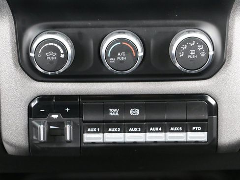 Used 2024 RAM 3500 Tradesman w/ Chrome Appearance Group AWD/4WD image 16