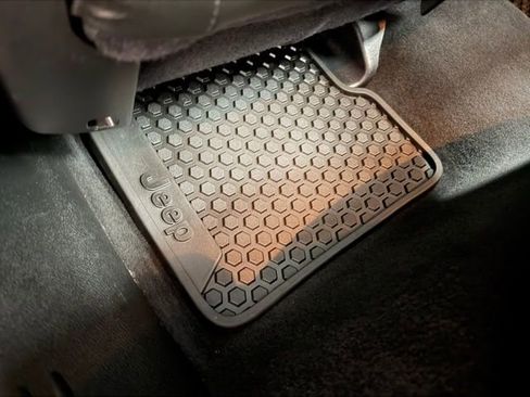 Used 2022 Jeep Compass Altitude w/ Sun and Sound Group image 20