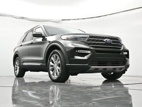 Used 2022 Ford Explorer XLT w/ Equipment Group 202A image 45