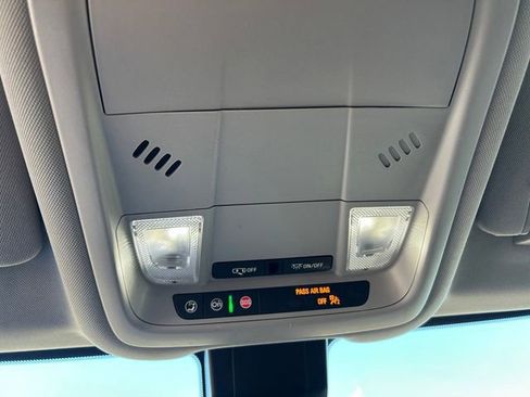 Used 2024 GMC Terrain SLE image 30