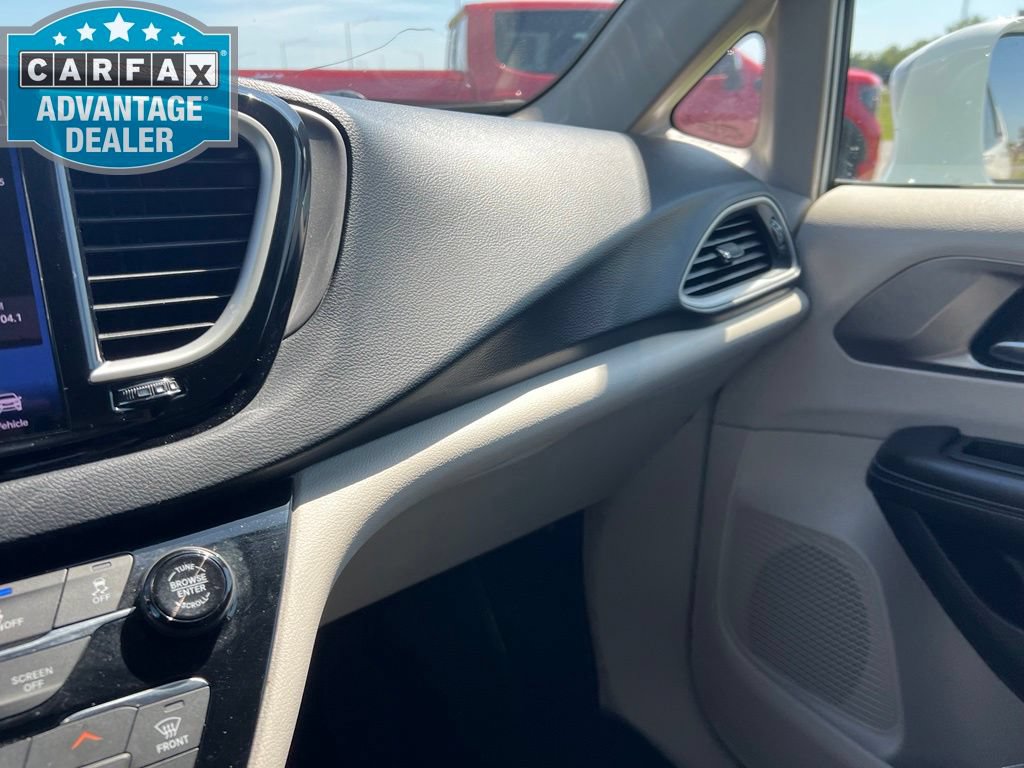 Used 2022 Chrysler Pacifica Touring-L FWD image 16