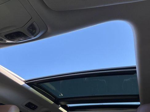 Used 2017 Chrysler Pacifica Limited w/ UConnect Theater Package image 12