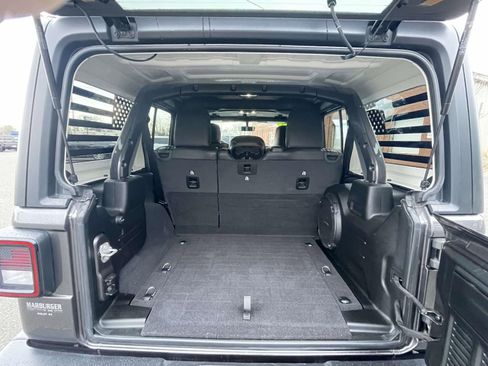 Used 2023 Jeep Wrangler Sahara w/ Cold Weather Group image 8