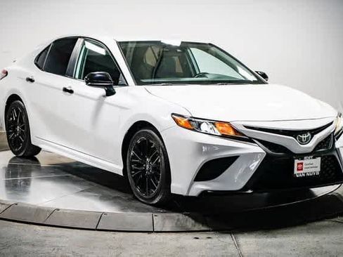 Certified 2019 Toyota Camry SE image 6