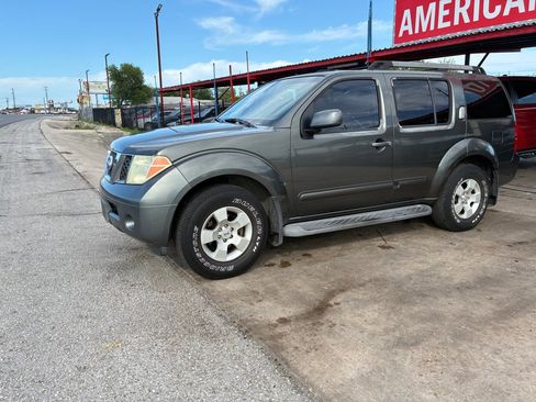 Used 2005 Nissan Pathfinder SE w/ (P01) Se Premium Pkg RWD image 1