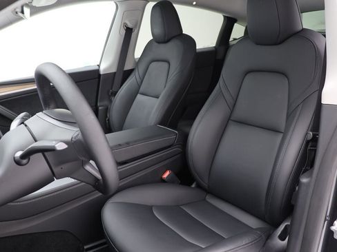 Used 2024 Tesla Model Y Long Range image 15