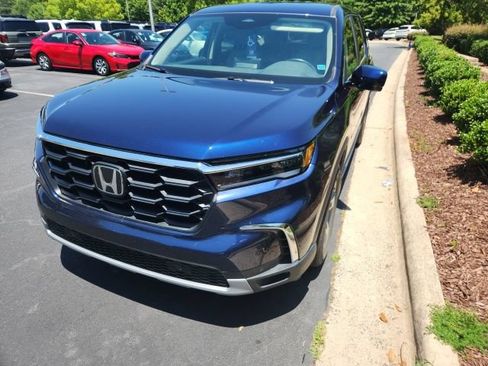 Used 2025 Honda Pilot EX-L image 4