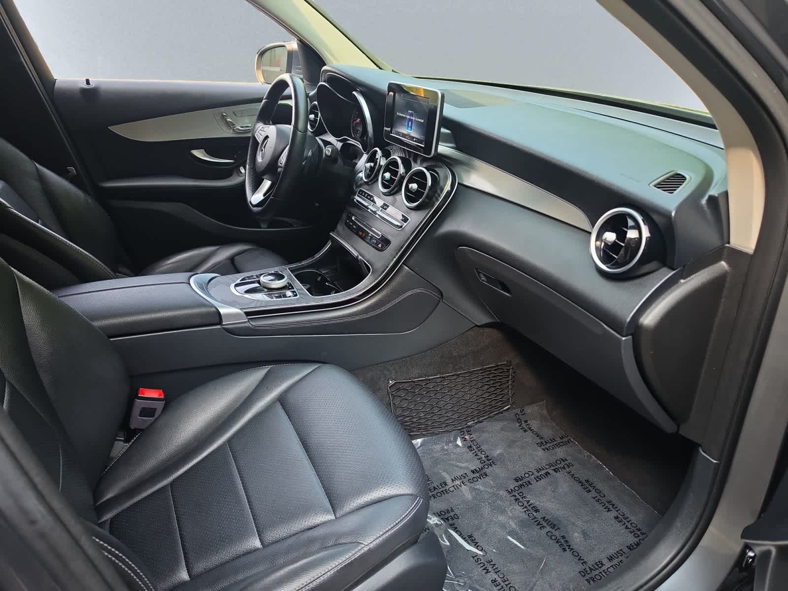 Used 2019 Mercedes-Benz GLC 300 4MATIC w/ Premium Package image 15
