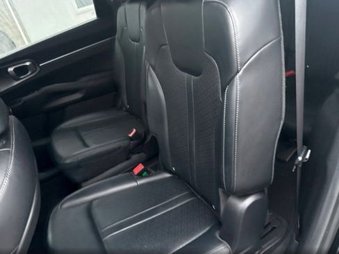 Used 2021 Kia Sorento S image 13