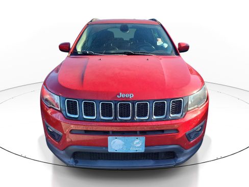 Used 2018 Jeep Compass Latitude image 2