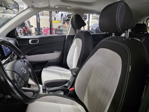 Certified 2023 Hyundai Venue SEL image 22
