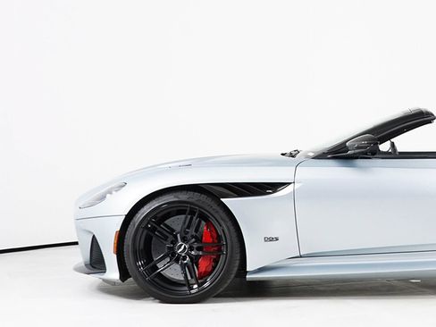 Used 2020 Aston Martin DBS Superleggera Volante RWD image 13
