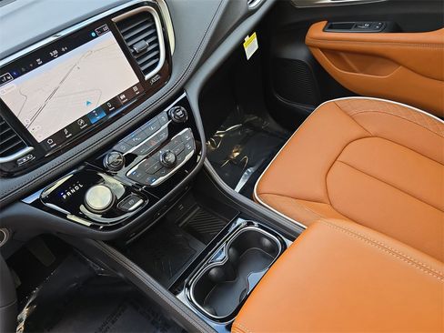 New 2026 Chrysler Pacifica Pinnacle w/ Trailer Tow Group image 26