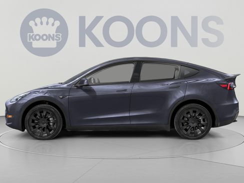 Used 2024 Tesla Model Y Long Range AWD/4WD image 4