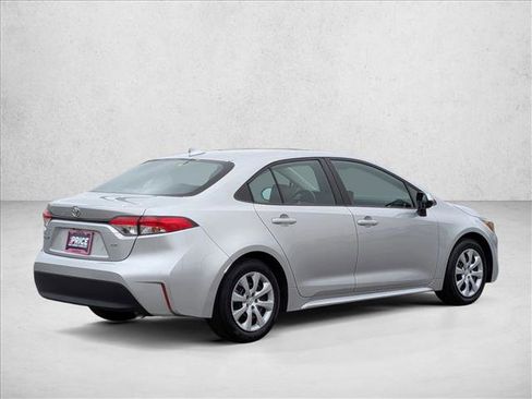 Used 2025 Toyota Corolla LE image 5